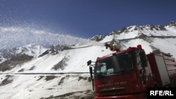 تصویر آرشیف : نمایی از شاهراه سالنگ در ولایت پروان 