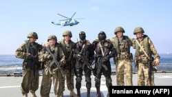 Az iráni Forradalmi Gárda tagjai orosz katonákkal egy hadgyakorlaton 2021 februárjában
