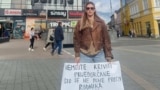 Umjetnica iz Prijedora Jelena Topić sa grupom prijatelja pokrenula je građanske proteste protiv rudnika Bukova Kosa, Prijedor, april 2025.