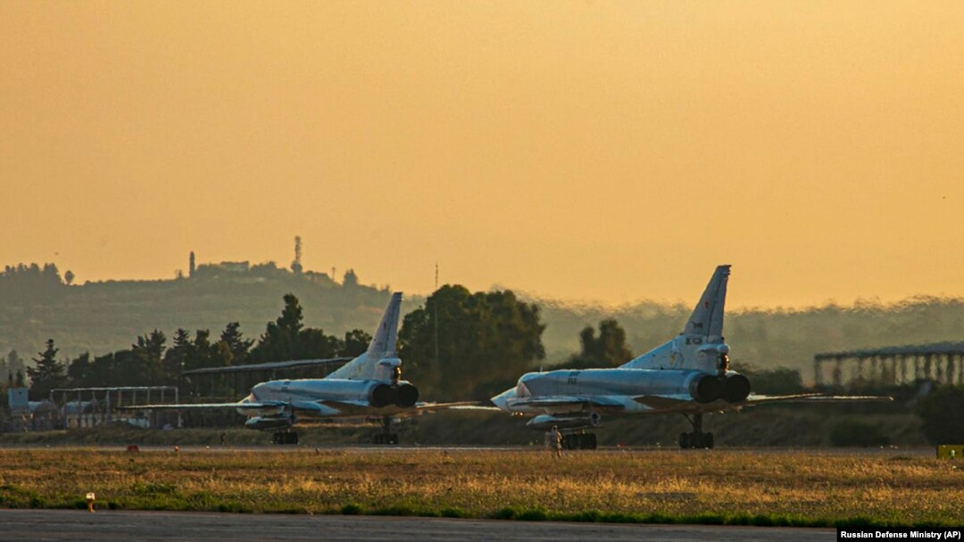 Архивска фотографија, Сирија, руски бомбардери Ту-22М3 во воздухопловната база Кмеимим во западната провинција Латакија, 25 јуни 2021 година