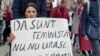 Nouă din zece oameni, în lumea întreagă, au o prejudecată legată de femei