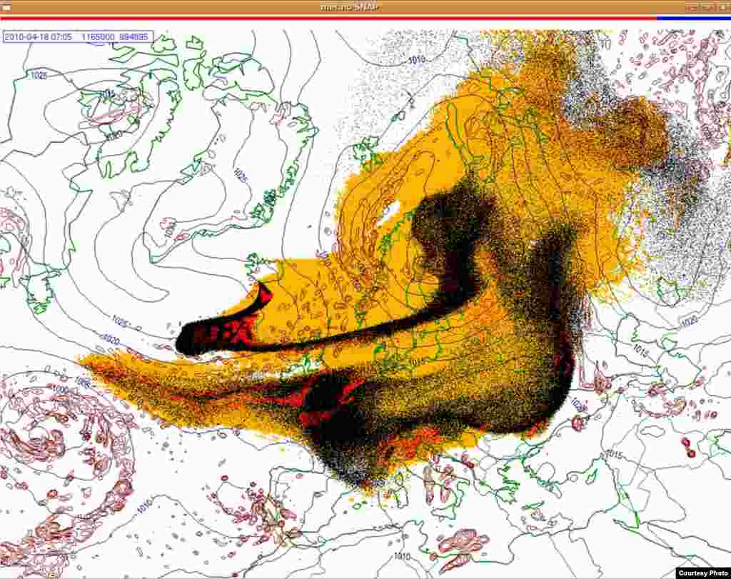 Проектирано движење на исландскиот облак од пепел(18.4. 0700 UTC) - Овие слики покажуваат проекција на движењето на облаците пепел од вулканска ерупција на Исланд низ Европа. Боите на сајтот претставуваат: жолто: пепел што ќе падне сам по себе црвено: пепел што ќе падне од врнежи црна: вистинскиот облак со пепел облак Извор: Норвешки Метеоролошки Институт