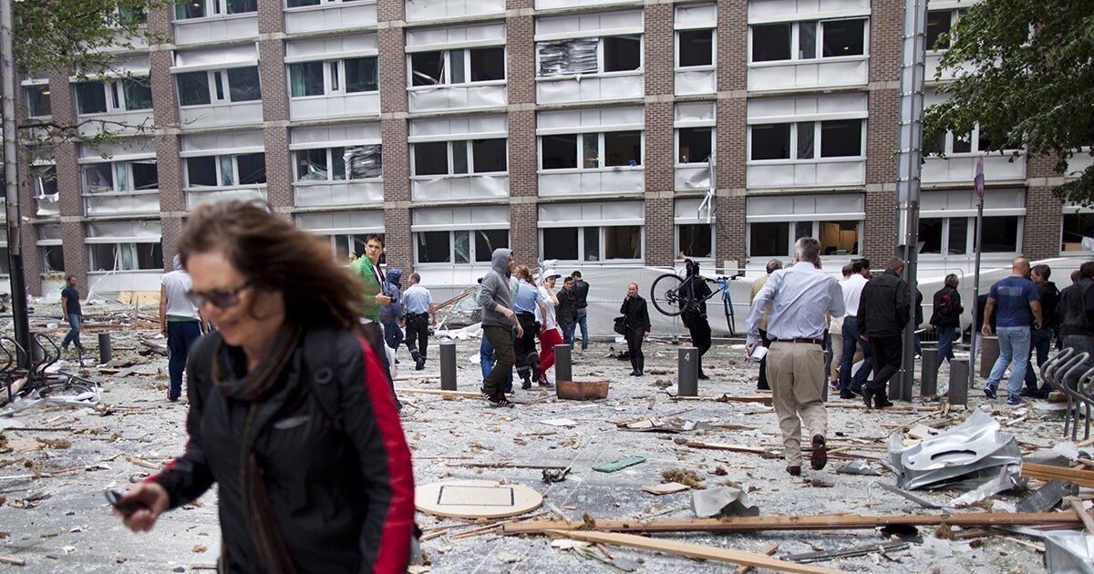 Орыс порносы: Мас әйелді ұрып-соғады