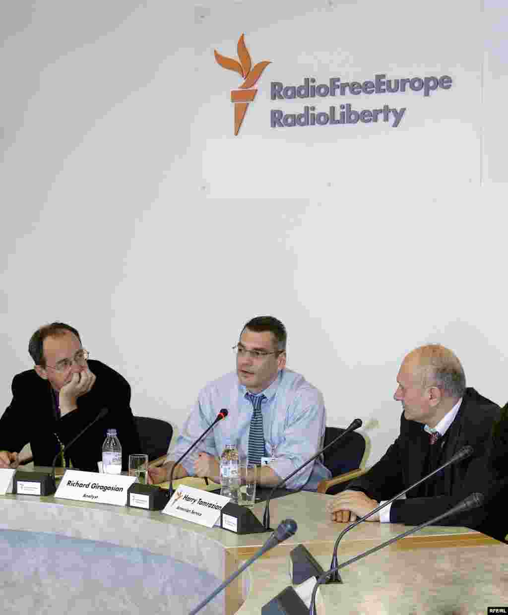 Czech Republic - (l-r)Pejic,Nenad,RFE/RL Ass. Dir. of Broadcasting; Giragosian, Richard,Washigton-based analyst; Tamrazian, Harry, RFE/RL Armenian Svc. Dir.; roundtable "The Military Balance in South Caucasus & Nagorno-Karabakh";Prague BOC, May 25, 2006. - [Photo Vaclava Uhlikova] * RFE/RL Digital Photos CD Archive
