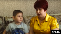 Мальчик Саша с мамой Екатериной