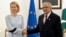 Pakistanski ministar spoljnih poslova Išak Dar (Ishaq Dar) rukuje se sa šeficom spoljne politike EU Kajom Kalas (Kallas) uoči njihovog sastanka u Ministarstvu spoljnih poslova u Islamabadu 1. juna 2026. godine.