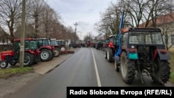 Traktori na blokadi puteva u Kisaču, na jednom od protesta poljoprivrednika