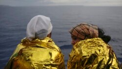 Aproape 190 de mii de oameni au traversat în 2023 Mediterana, înspre Europa, încercând să scape de conflict sau în căutarea unei situații economice mai bune. Unele guverne din UE au răspuns cu politici imigraționiste mai dure, ba chiar cu pedepsirea salvatorilor pe mare. 