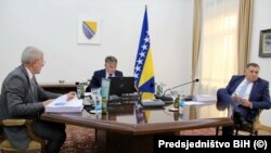 Predsjedništvo Bosne i Hercegovine, Šefik Džafelović (l), Željko Komšić (s) i Milorad Dodik (d), Sarajevo, 31.avgust 2021. Izvor Predsjedništvo BiH