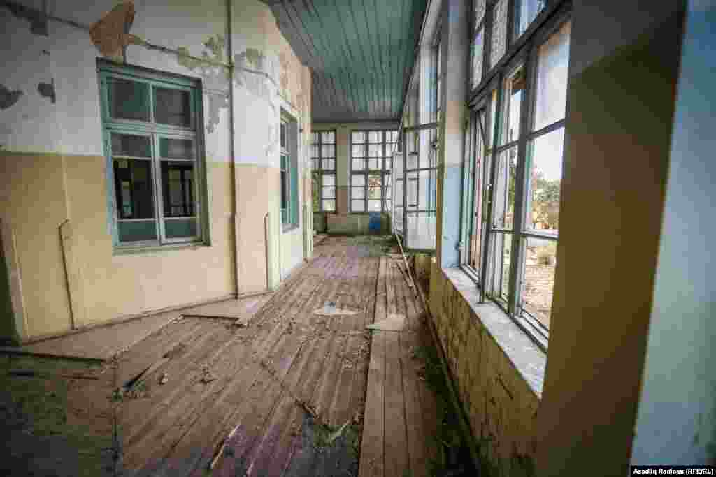 Buradan dənizə mənzərə açıldığından xəstələr daha çx vaxtlarını bu dəhlizdə keçirirdilər