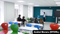 Lecții suplimentare la matematică la Liceul „Mihai Eminescu” din Chișinău, aprilie 2025