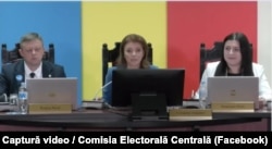 Preşedinta Comisiei Electorale Centrale (CEC), Angelica Caraman (în centru) a spus că atât alegerile prezindeţiale cât şi Referendumul Constituţional, pentru integrarea ţării în UE, au îndeplinit deja criteriile de validare, de minim o treime din alegători.