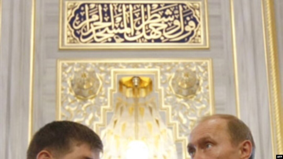 Владимир Путин с Рамзаном Кадыровым в новой мечети имени Ахмата Кадырова