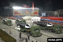 Paradă militară în Coreea de Nord cu rachete balistice lansate de submarine, la al 8-lea Congres al Partidului Muncitorilor din Coreea (WPK) - Phenian, 14 ianuarie 2021.