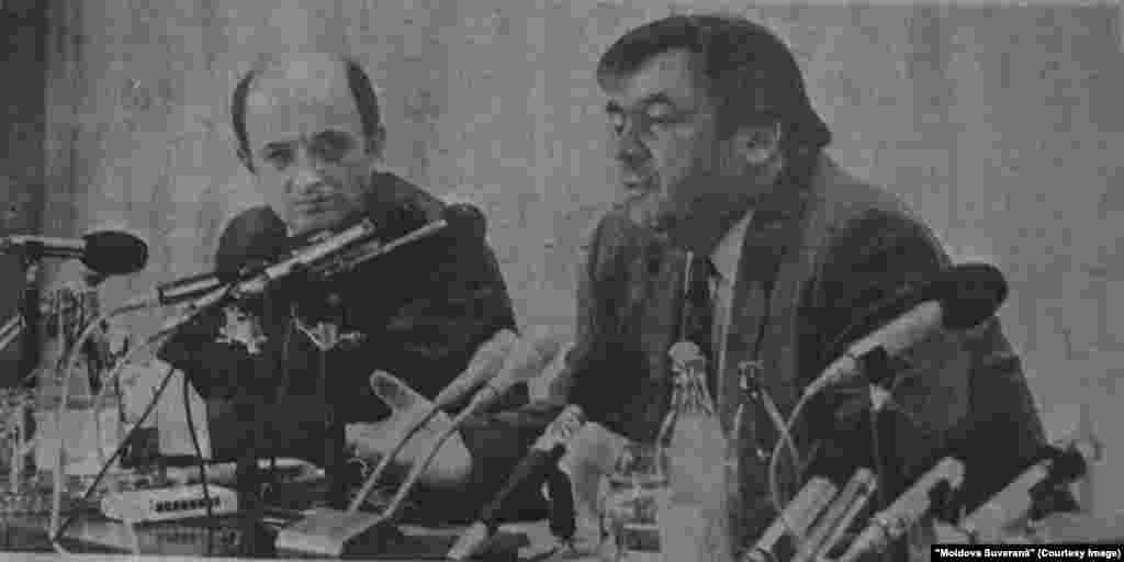 &quot;Moldova Suverană&quot;, 9 aprilie 1992, preşedintele Mircea Snegur şi consilierul său Oazu Nantoi