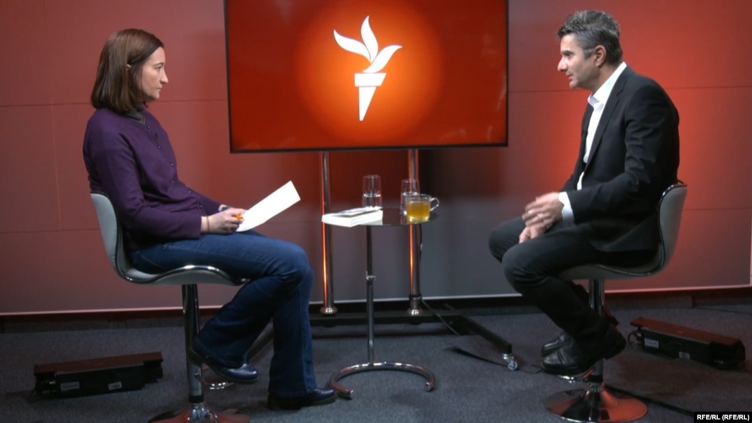 Într-un interviu pentru Europa Liberă, procurorul Cătălin Ranco Pițu, fost șef al Sectiei Parchetelor Militare din Parchetul General, spune că, potrivit documentelor studiate de el, Revoluția din 1989 a coexistat cu o lovitură militară de stat. 