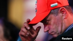 Un suporter al Fideszului, supărat de primele rezultate.