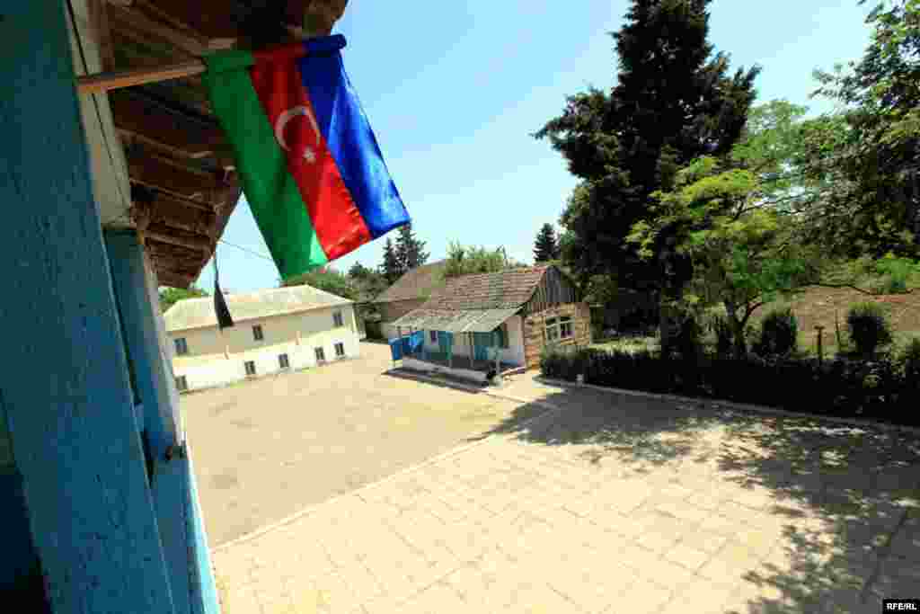 Ucqarlarda bəzi məktəblər #18