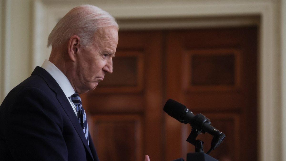 Biden Announces New U.S. Sanctions Hitting Russian Banks, Technology Sector