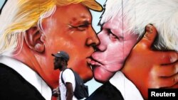 Donald Trump și Boris Johnson, graffiti în Bristol, Anglia.