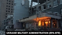 რუსული რაკეტით დარტყმის შედეგად დანგრეული კლინიკა ქალაქ ზაპოროჟიეში