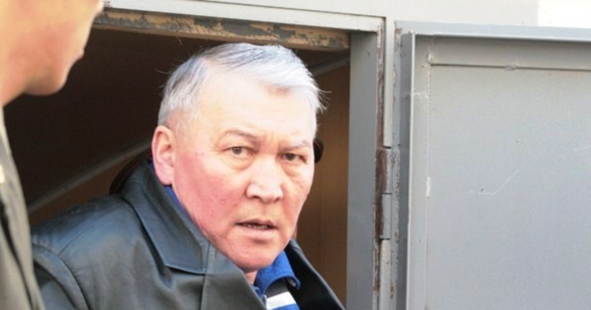 Олар ауыздарына құсады