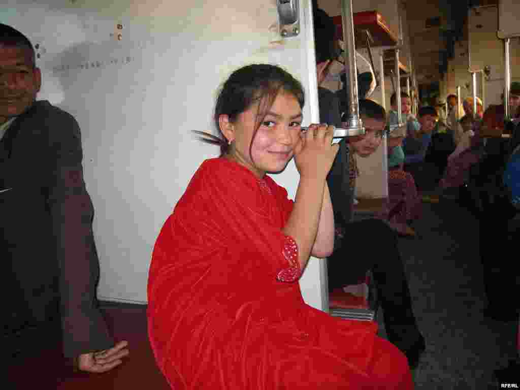 Russia -- Dushanbe-Moscow train for Shakirov migrant story, Jun2009 - Russia -- Dushanbe-Moscow train for Shakirov migrant story, Jun2009 