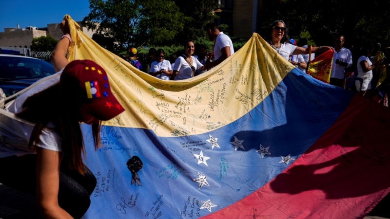 Venezuelasit votojnë në zgjedhjet që sfidojnë pushtetin e Maduros