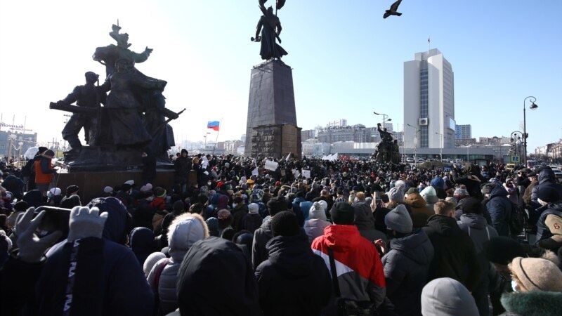 Орусияда оппозиционер саясатчы Навальныйдын тарапкерлеринин акциялары өтүүдө