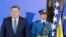 Milorad Dodik stoji ispred zastave BiH, fotoarhiv