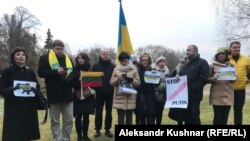 Акция в поддержку Украины у посольства РФ в Вильнюсе 26 ноября 2018 года