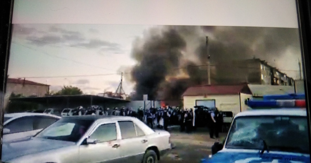 мұғалімнің юбкасын қадап қарау