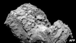 Cometa 67P/Ciurimov-Gherasimenko forografiată de la o distanță de 285 km. 