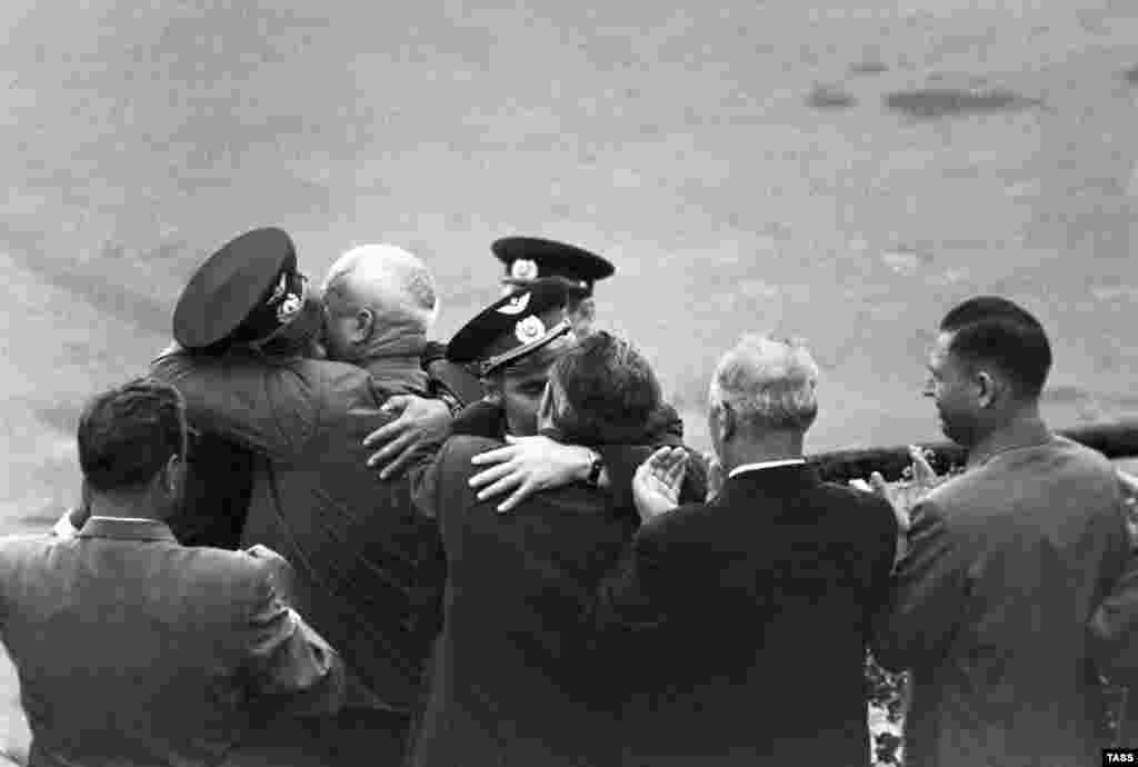 What looks like a last dance is actually a state event to welcome cosmonauts back to Earth&nbsp;led by Soviet leader Nikita Khrushchev (third from left).