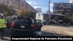 Accidentul din sectorul Buiucani din Chișinău, un Posche Cayenne a lovit un troleibuz