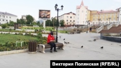 Площадь перед театром Бестужева в Улан-Удэ опустела
