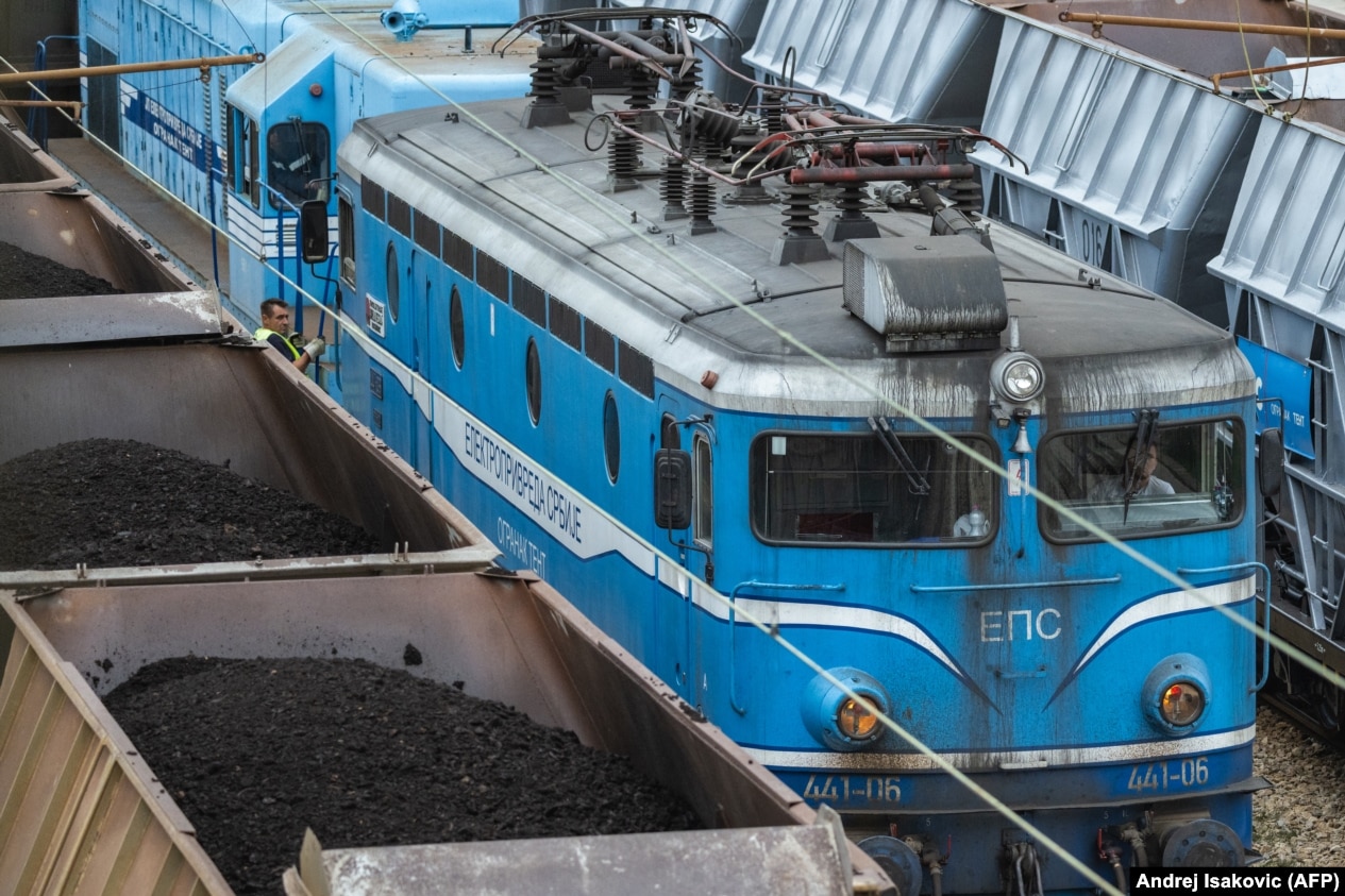 Trenat duke transportuar qymyrin drejt termocentralit "Nikolla Teslla A" në Obrenovac. Tetor 2023.
