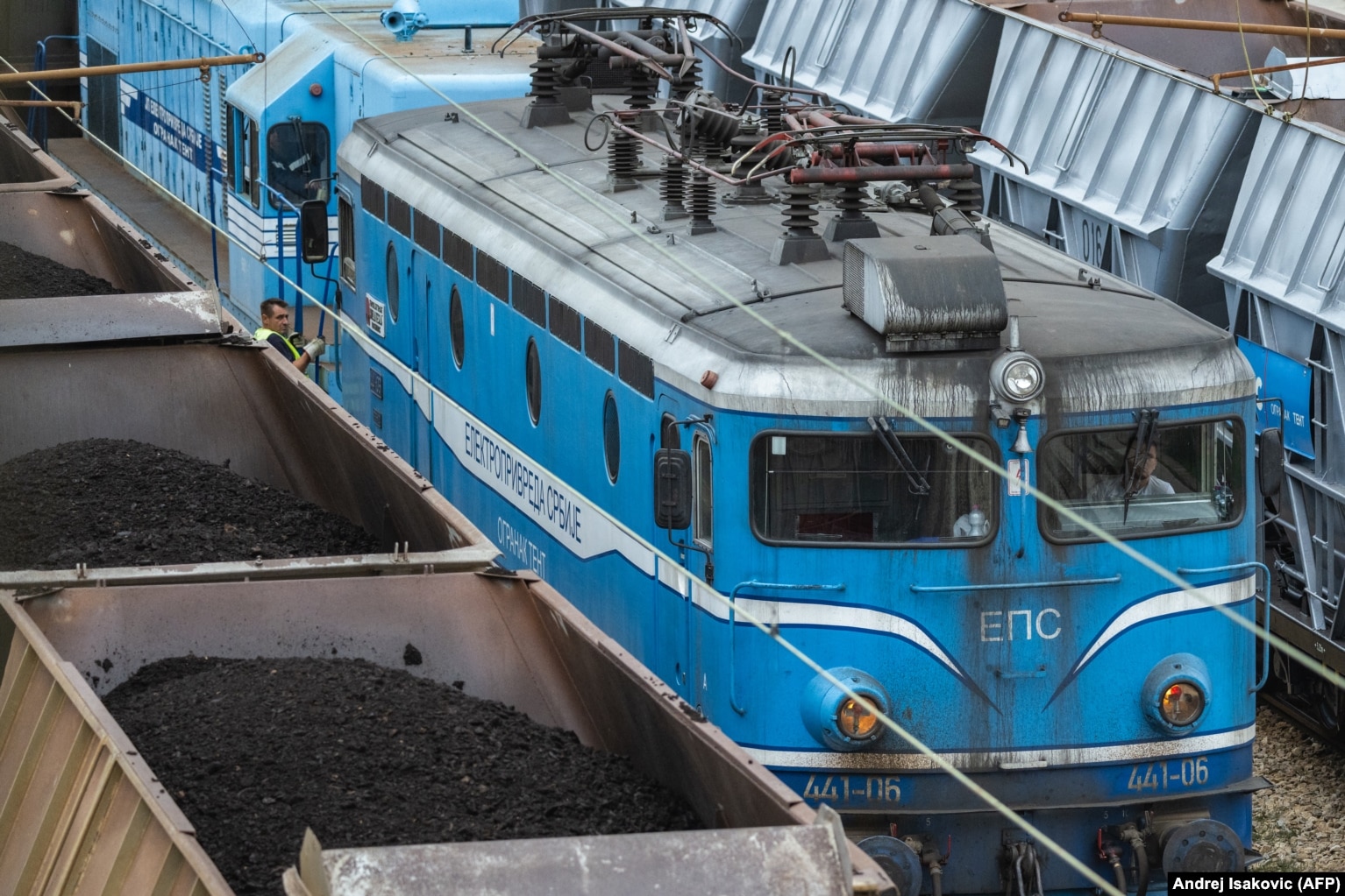 Trenat duke transportuar qymyrin drejt termocentralit "Nikolla Teslla A" në Obrenovac. Tetor 2023.