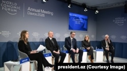 ილჰამ ალიევი, ალექსანდარ ვუჩიჩი და ვაჰაგნ ხაჩატურიანი დავოსის ფორუმზე გამართულ ერთ-ერთ პანელურ დისკუსიაზე. 20 იანვარი