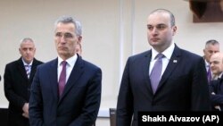 NATO-nyň baş sekretary Jens Stoltenberg we Gürji premýer-ministri Mamuka Bakhtadze