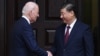 Президентът на САЩ Джо Байдън поздравява китайския президент Си Дзинпин, 15 ноември 2023 г.