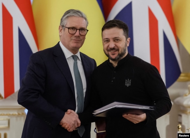 Kryeministri britanik, Keir Starmer, dhe presidenti ukrainas, Volodymyr Zelensky.