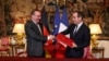 Ministrat e Mbrojtjes të Gjermanisë dhe Francës, Boris Pistorius dhe Sebastien Lecornu gjatë ceremonisë së nënshkrimit të memorandumit të mirëkuptimit. 