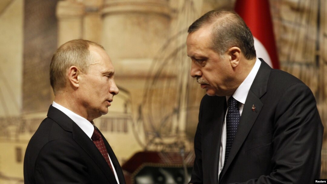 Turkish Prime Minister Recep Tayyip Erdogan (right) and Russian President Vladimir Putin at a news conference in Istanbul in 2012. Can the protests in Turkey be compared to those in Moscow last year?