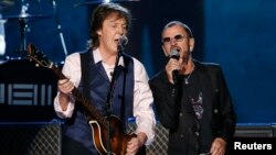 "Битлздин" ырчылары Пол Маккартни менен Ринго Старр