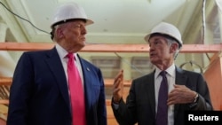 Дональд Трамп и Джером Пауэлл. 