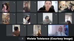 Lecțiile de limba română desfășurate online cu elevii clasei a X-a, liceul „Mihai Eminescu” din Dubăsari, după ce clădirea instituției a fost deconectată de la căldură.