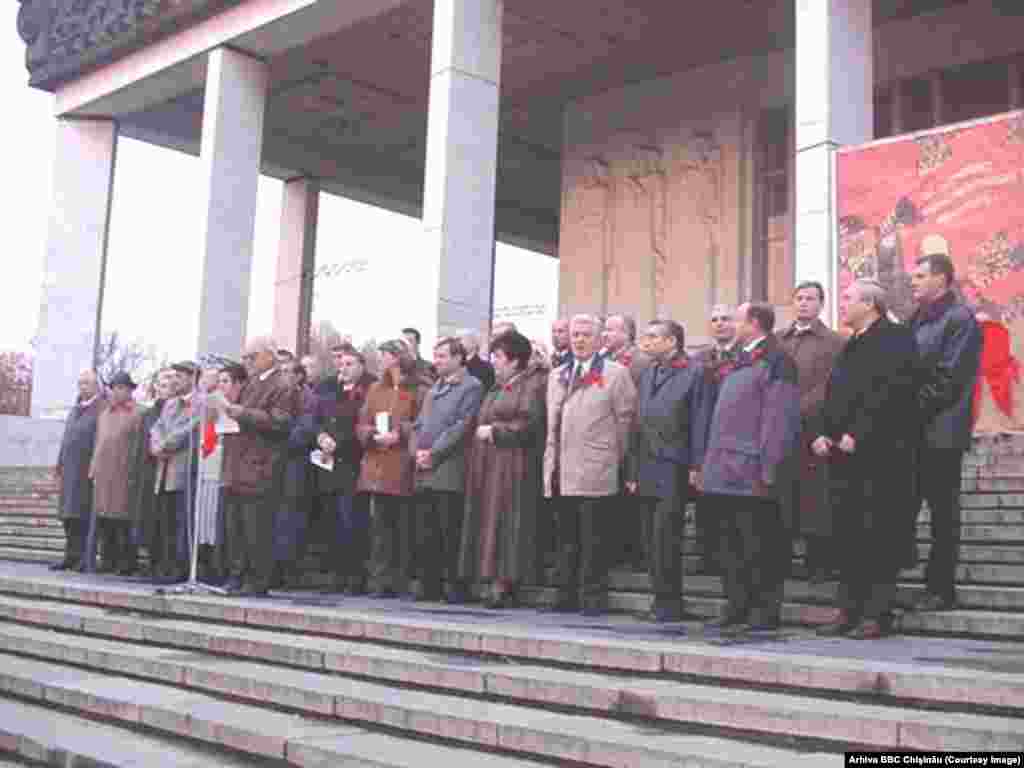 7 noiembrie 2001, miting al PCRM de ziua revoluţiei socialiste