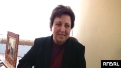 Armenia -- Iranian human rights campaigner Shirin Ebadi visit the Nubarashen prison in Yerevan, 7 April 2010.