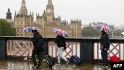 Pe podul Lambeth de la Londra